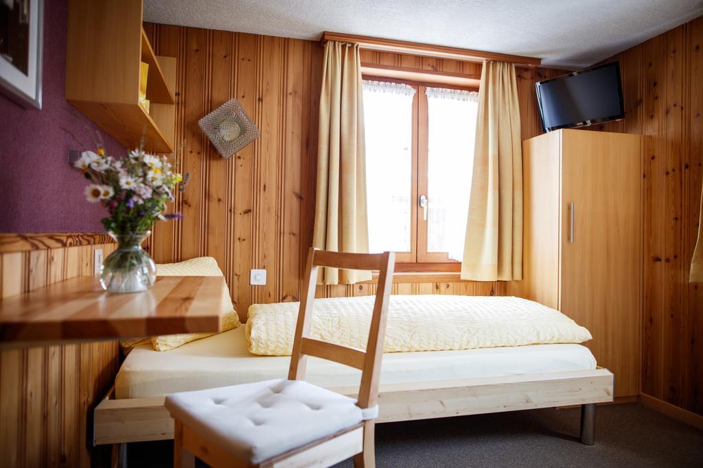 Hotel Nufenen Ulrichen Buitenkant foto