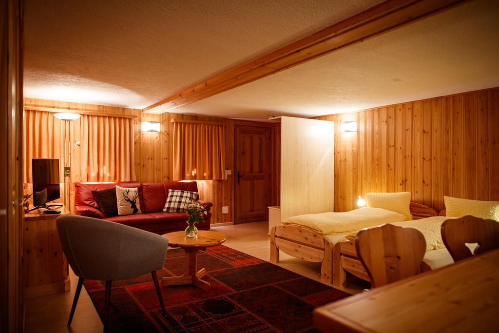 Hotel Nufenen Ulrichen Buitenkant foto