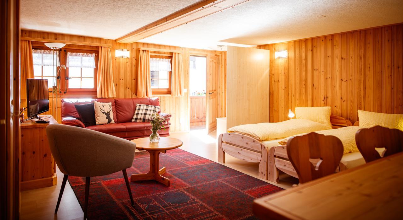 Hotel Nufenen Ulrichen Buitenkant foto